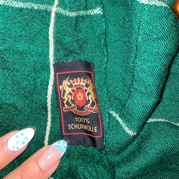 Free add on// 100% shurwool striped scarf - Picture 4 of 4